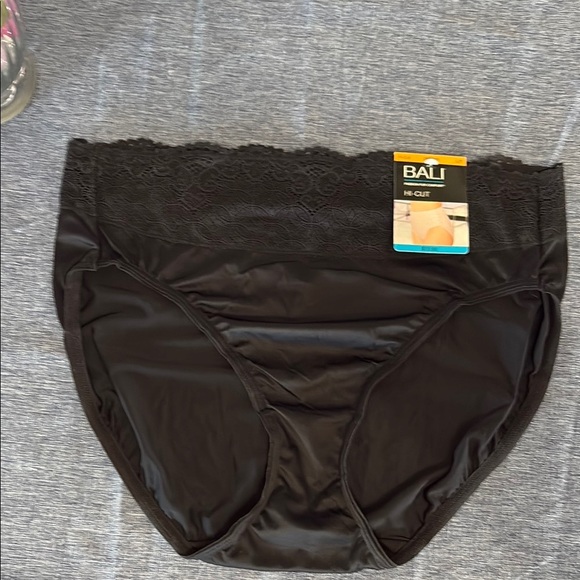 NWT Bali Hi-Cut Women’s Size L/7 Underwear - Picture 1 of 4